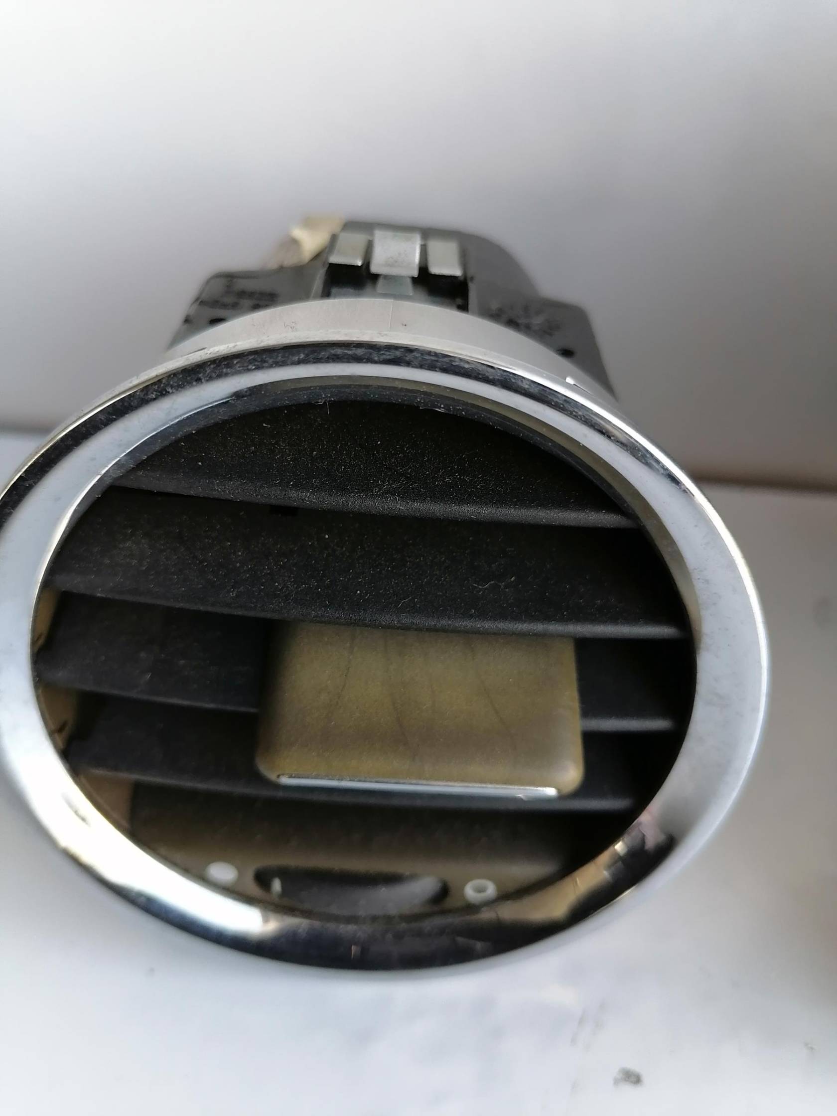 Bocchetta aria lat. cruscotto dx.